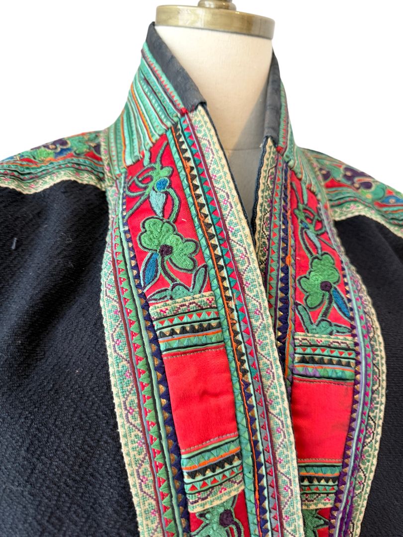 Traditional Chinese Jifu Embroidered Jacket with Dragon Motif