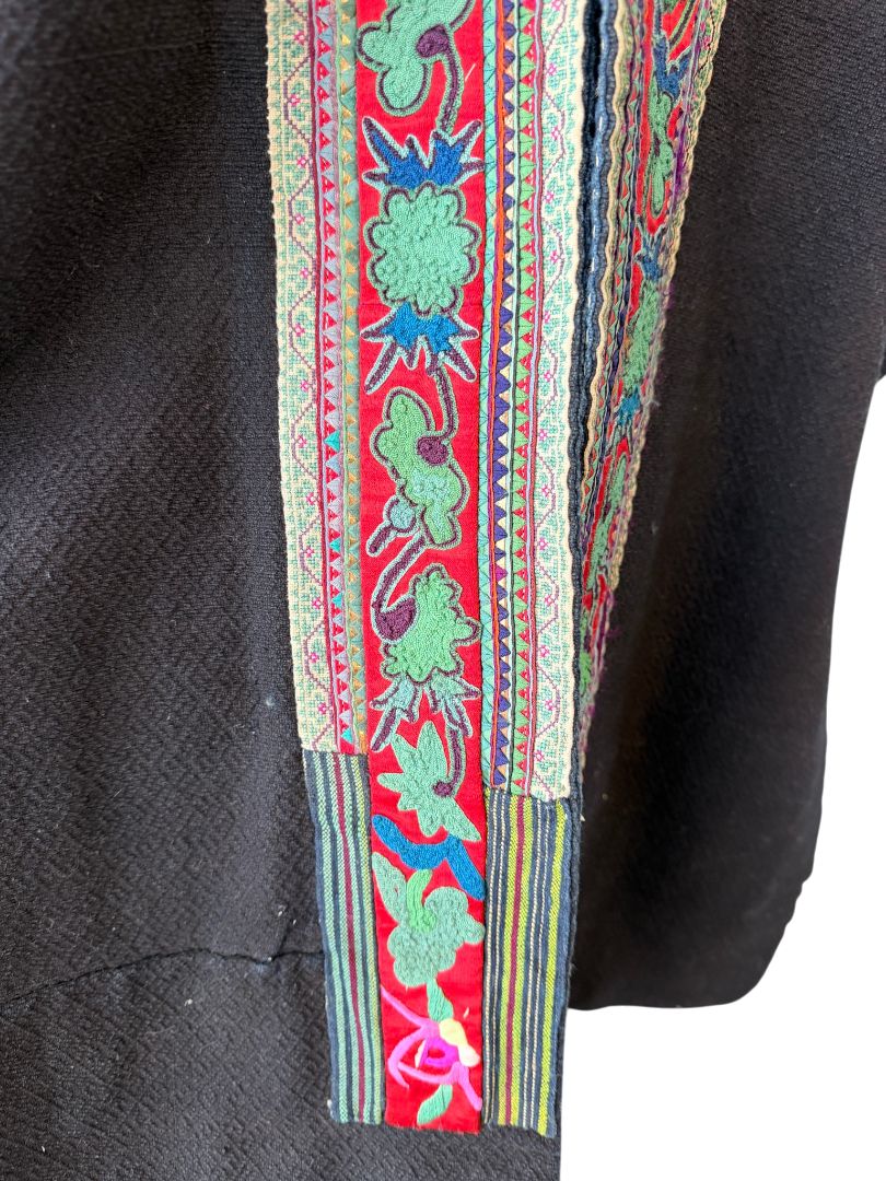Traditional Chinese Jifu Embroidered Jacket with Dragon Motif