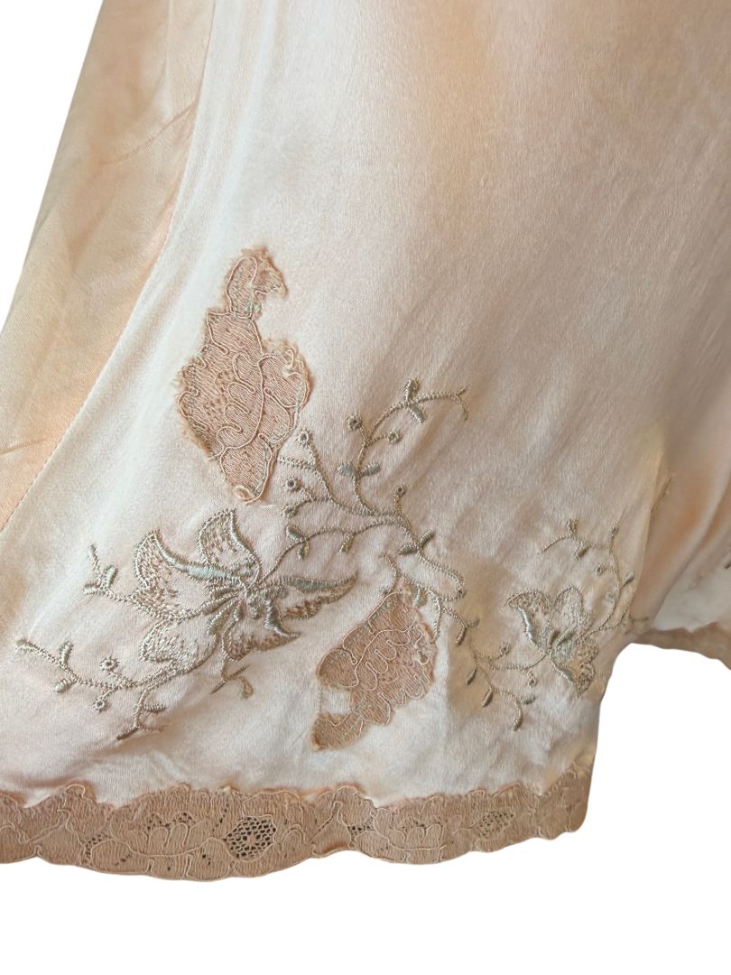 1930s Peach silk night shorts with lace