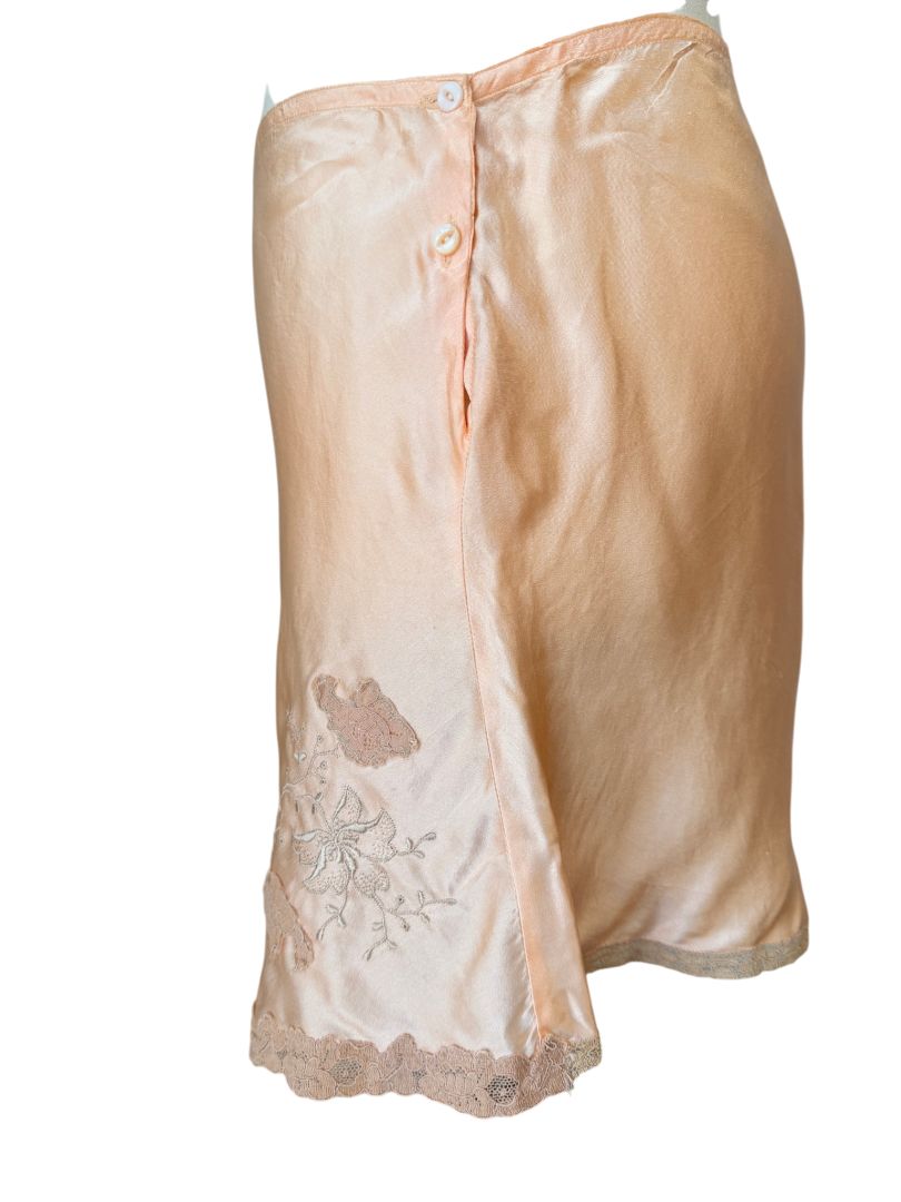 1930s Peach silk night shorts with lace