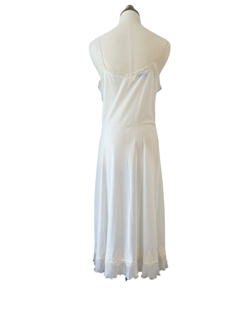 1950s Carillon Pleated Chest Slip with Floral Lace Embroidery