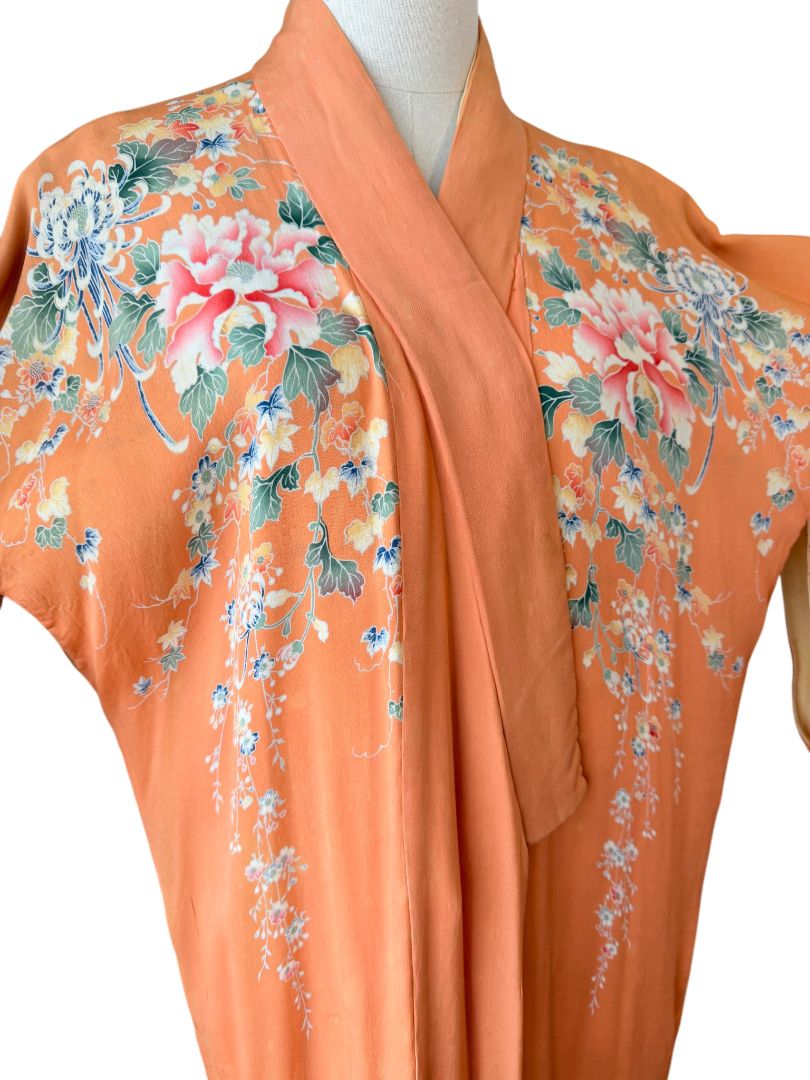 JW41 1940s peach silk peony floral long kimono