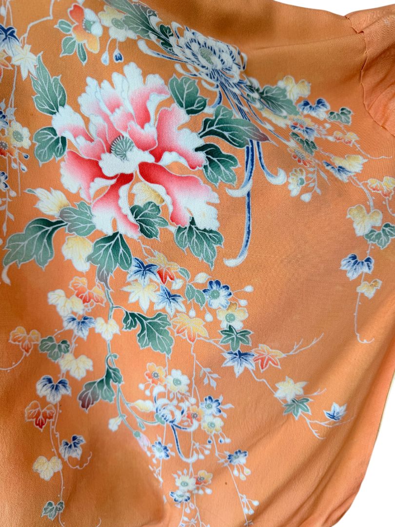 JW41 1940s peach silk peony floral long kimono
