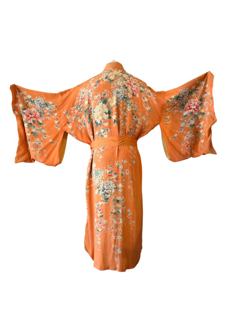 JW41 1940s peach silk peony floral long kimono