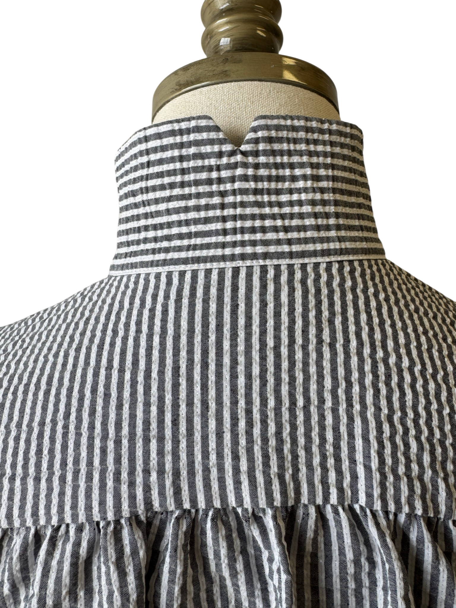 2 Rych Button-Front Seersucker Blouse with Balloon Sleeves