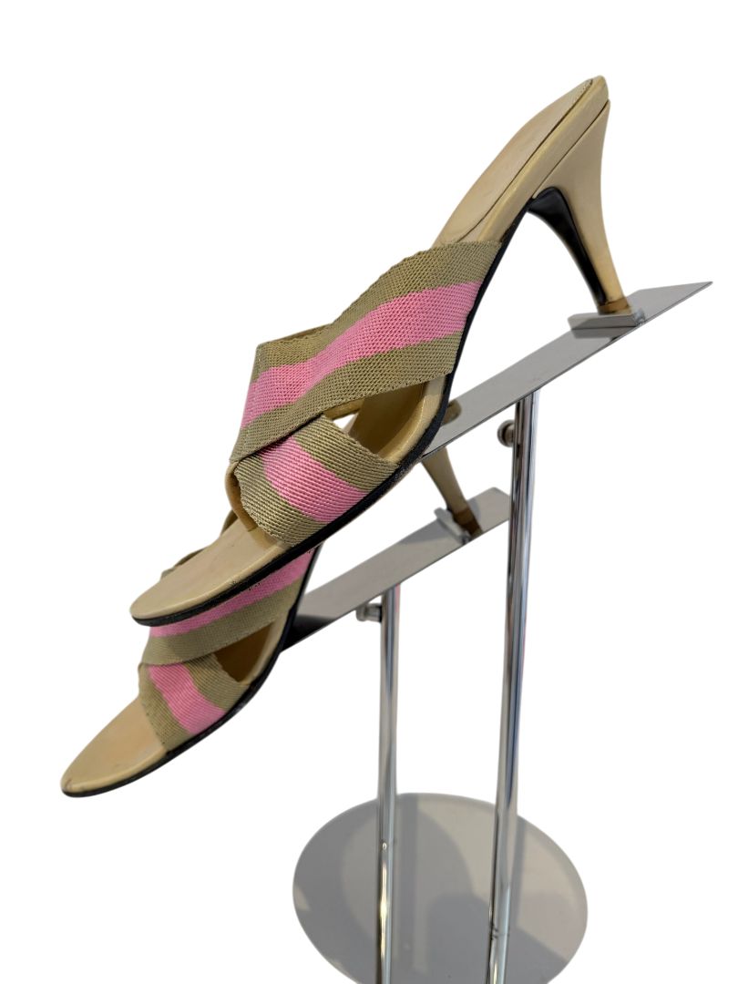 Gucci Buck Leather Kitten Heel Thong Sandals with Pink & Beige Canvas Strap
