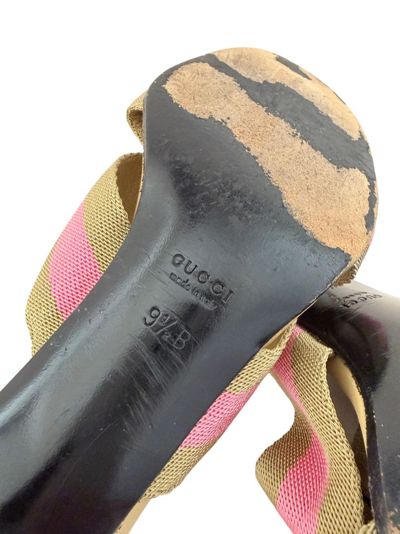 Gucci Buck Leather Kitten Heel Thong Sandals with Pink & Beige Canvas Strap