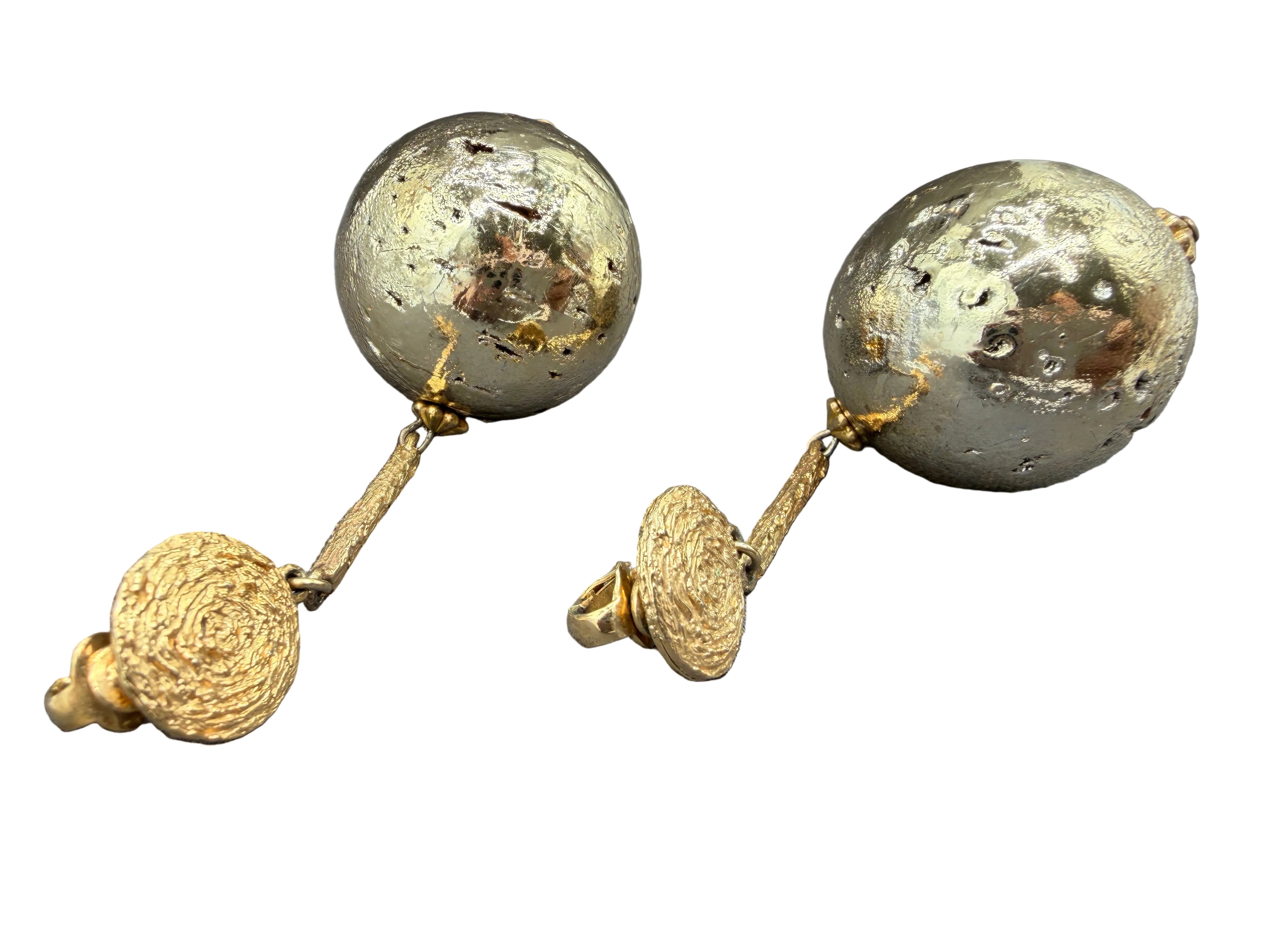 1960s ART Gold-Tone Textured Circle Stud Earrings with Bar Spacer & Ball Dangle