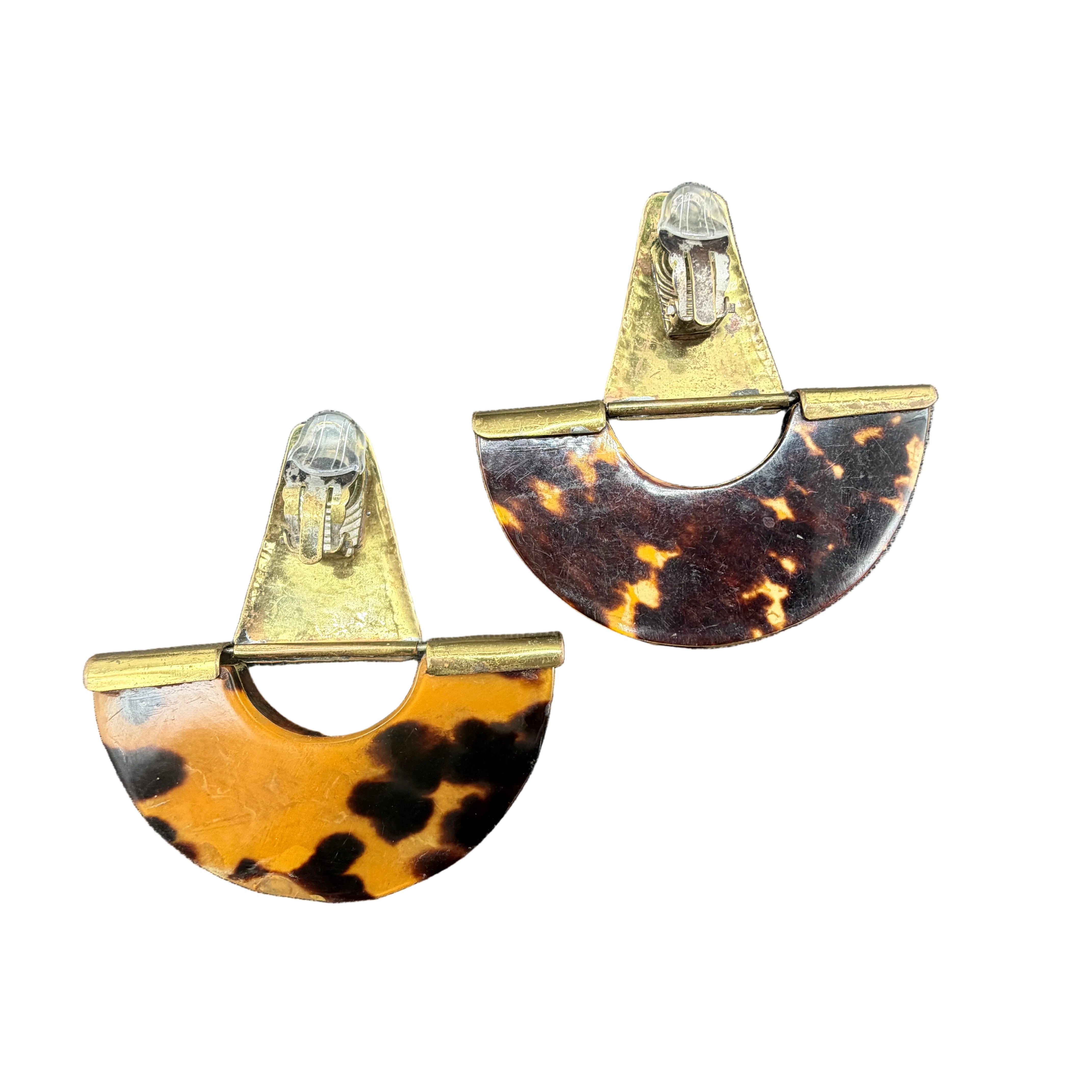 MB12 1980s French Brass triangle clip earrings with hinged torroise print enamel 1/2 rounds