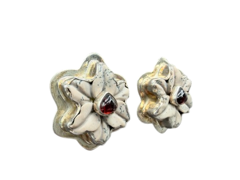 1980s Amy Kahn Russell Sterling Silver Flower Earrings with Dendritic Agate and Garnet