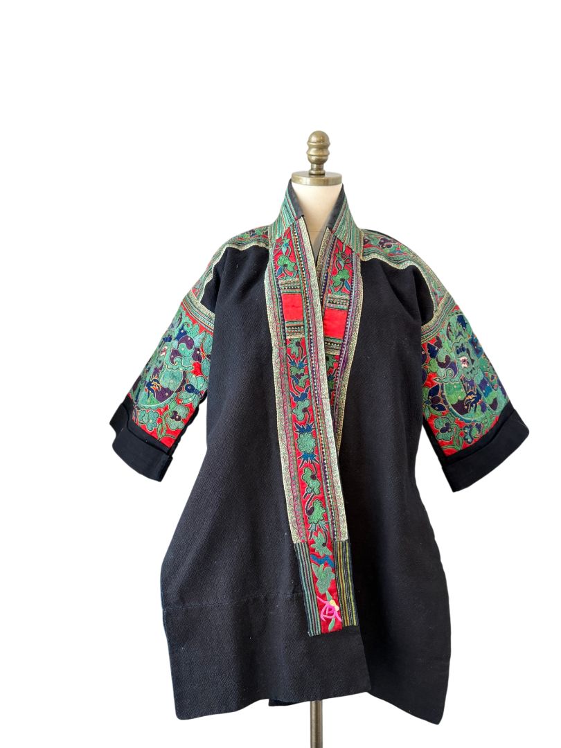 Traditional Chinese Jifu Embroidered Jacket with Dragon Motif