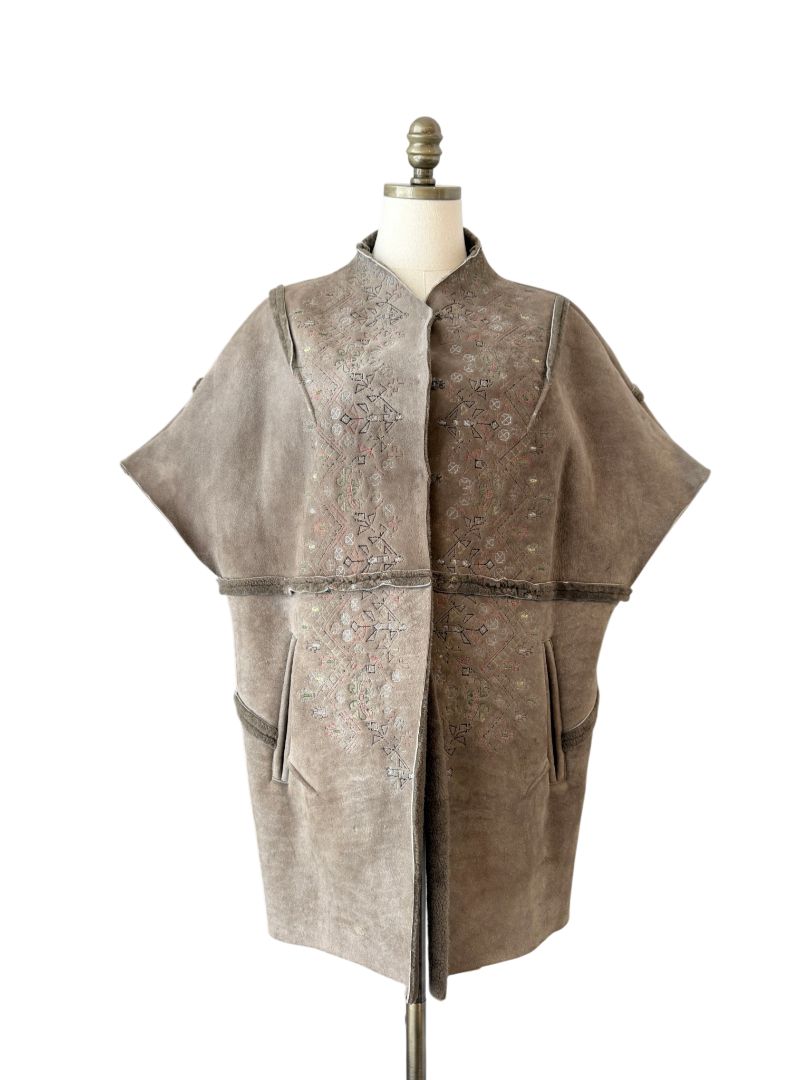 Gary Graham 100% Italian leather shearling vest jacket with aztec front emroidery