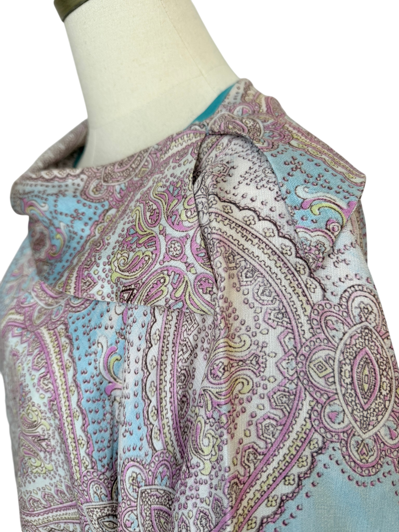1970s Pastel Moroccan Print Caftan with Shawl Collar