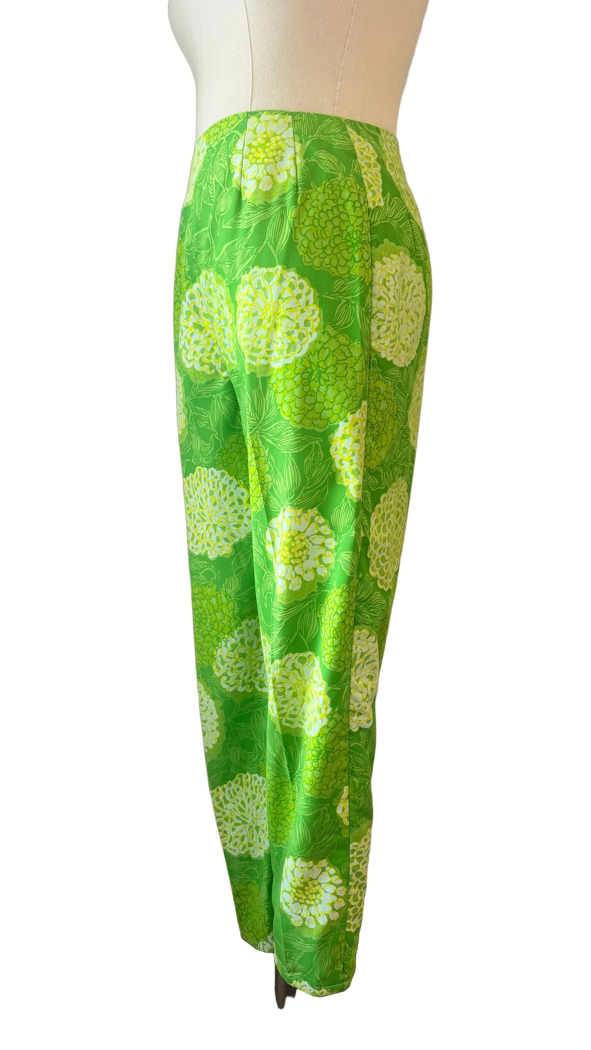 1960s The Lilly by Lilly Pulitzer Green Floral Cropped Pants with Back Zipper