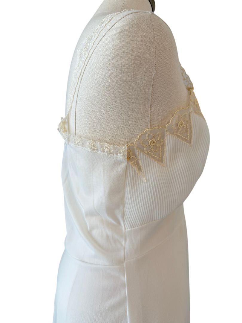 1950s Carillon Pleated Chest Slip with Floral Lace Embroidery