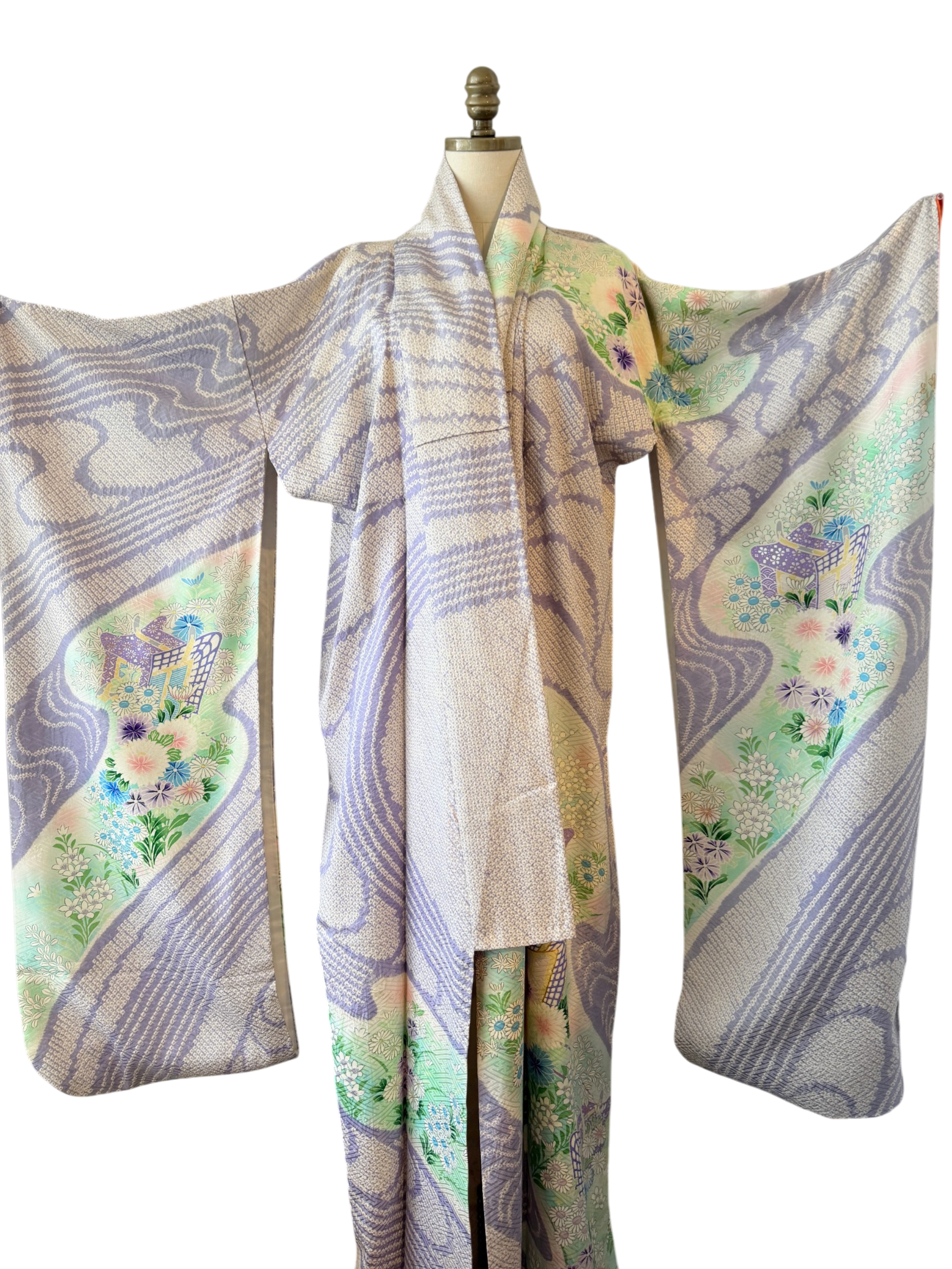 1950s Lavender Silk Floral Traditional Kimono