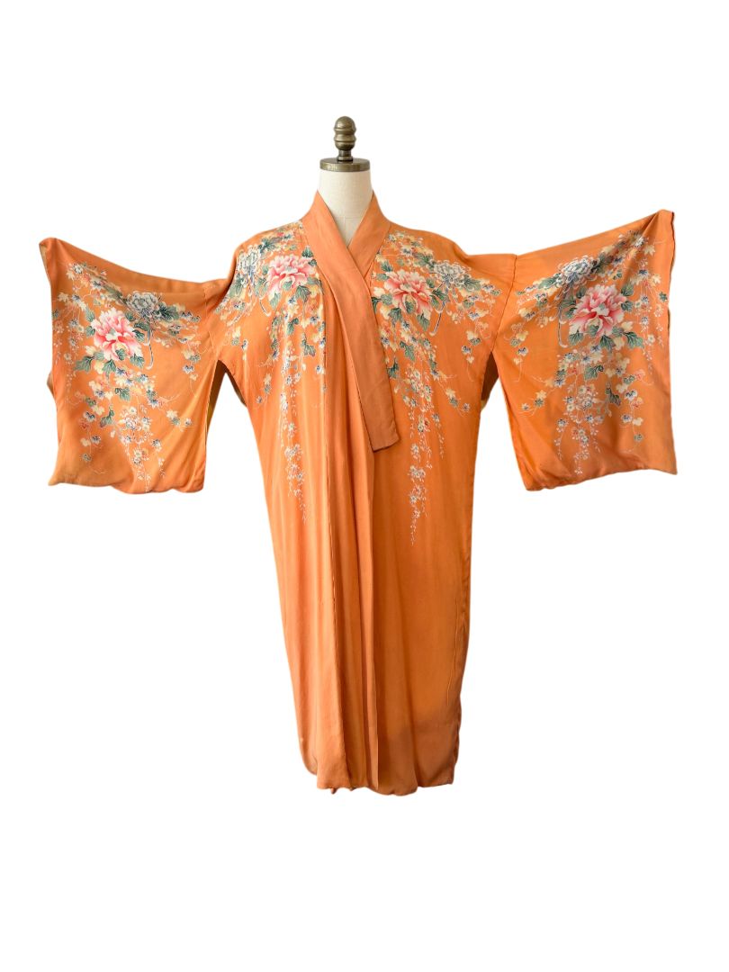 JW41 1940s peach silk peony floral long kimono