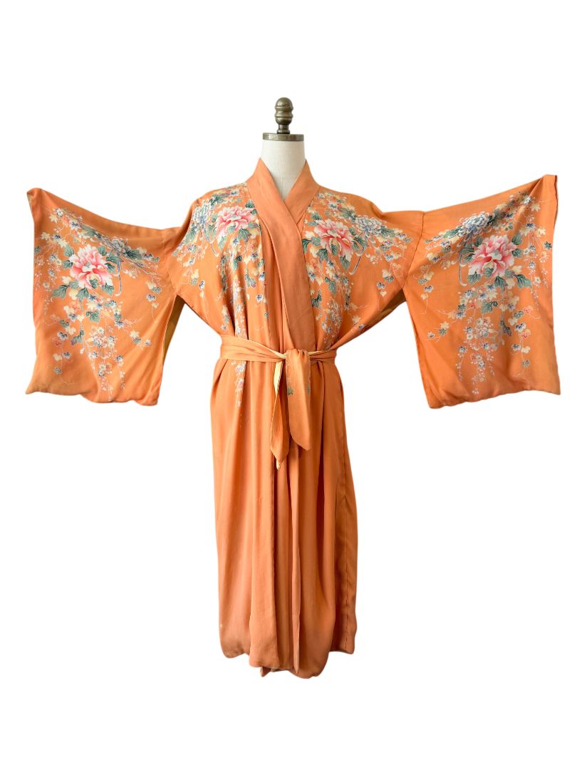 JW41 1940s peach silk peony floral long kimono