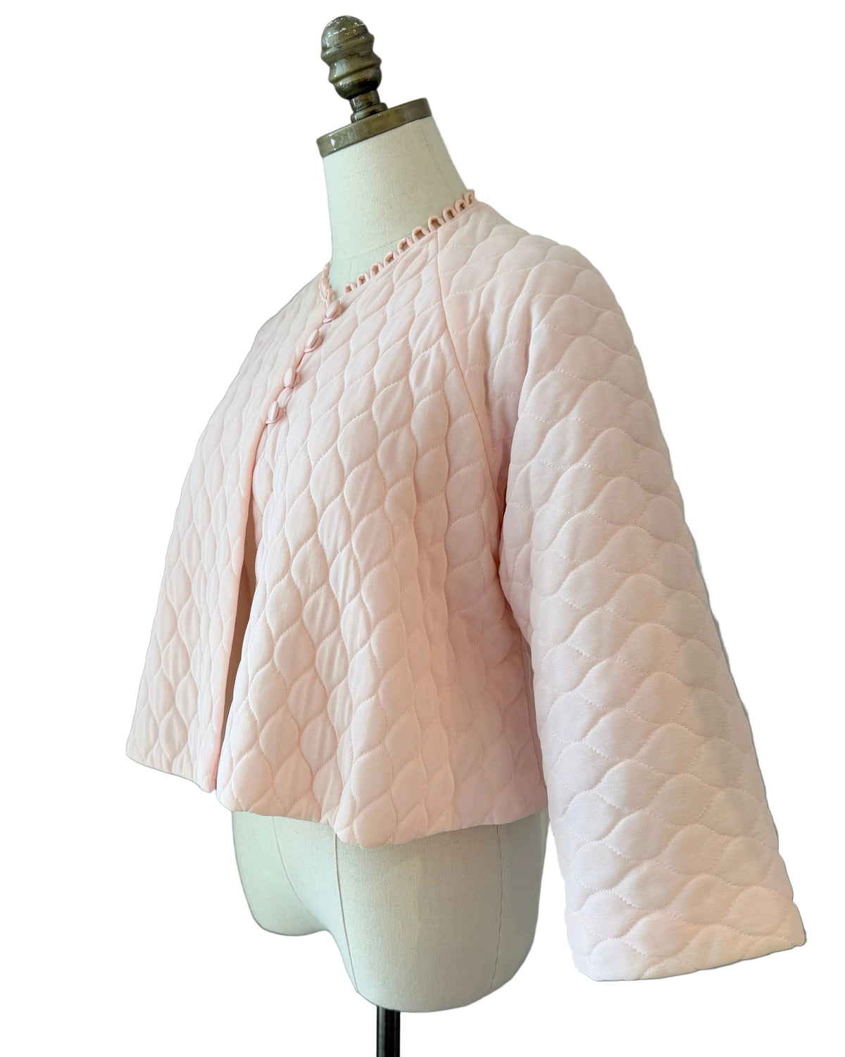 1950s Bonwit Teller Pink Quilted Cropped Bed Jacket with Scalloped Ribbon Neckline
