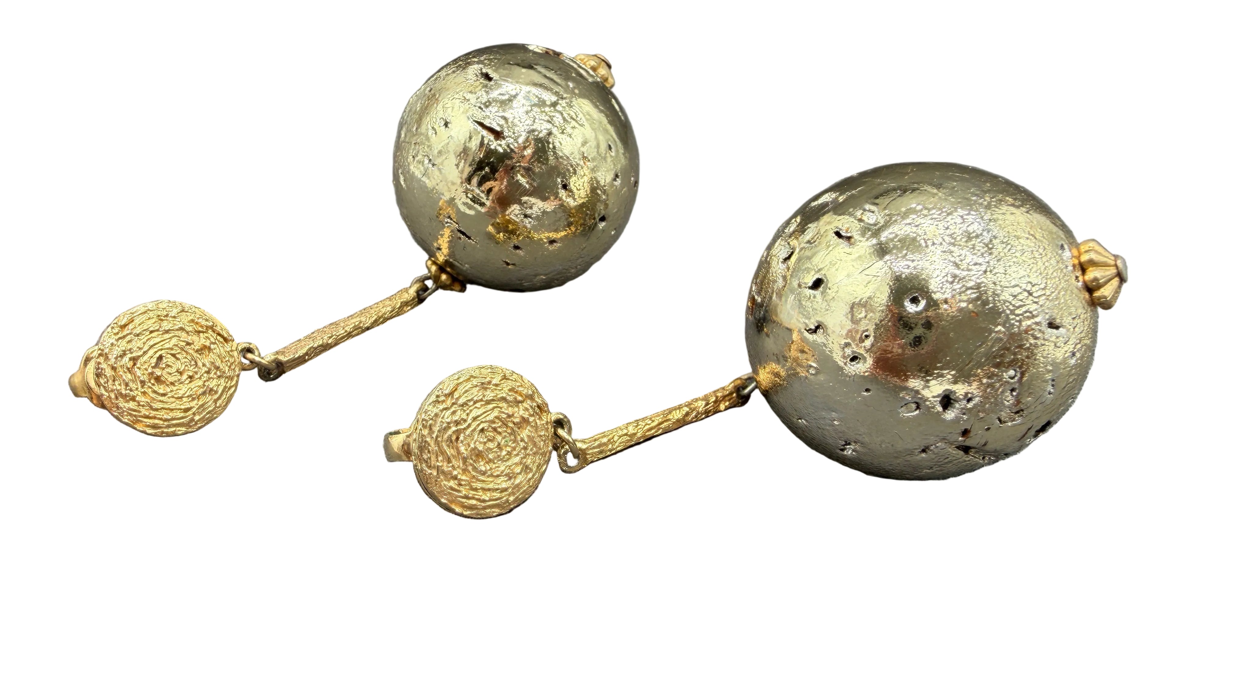 1960s ART Gold-Tone Textured Circle Stud Earrings with Bar Spacer & Ball Dangle
