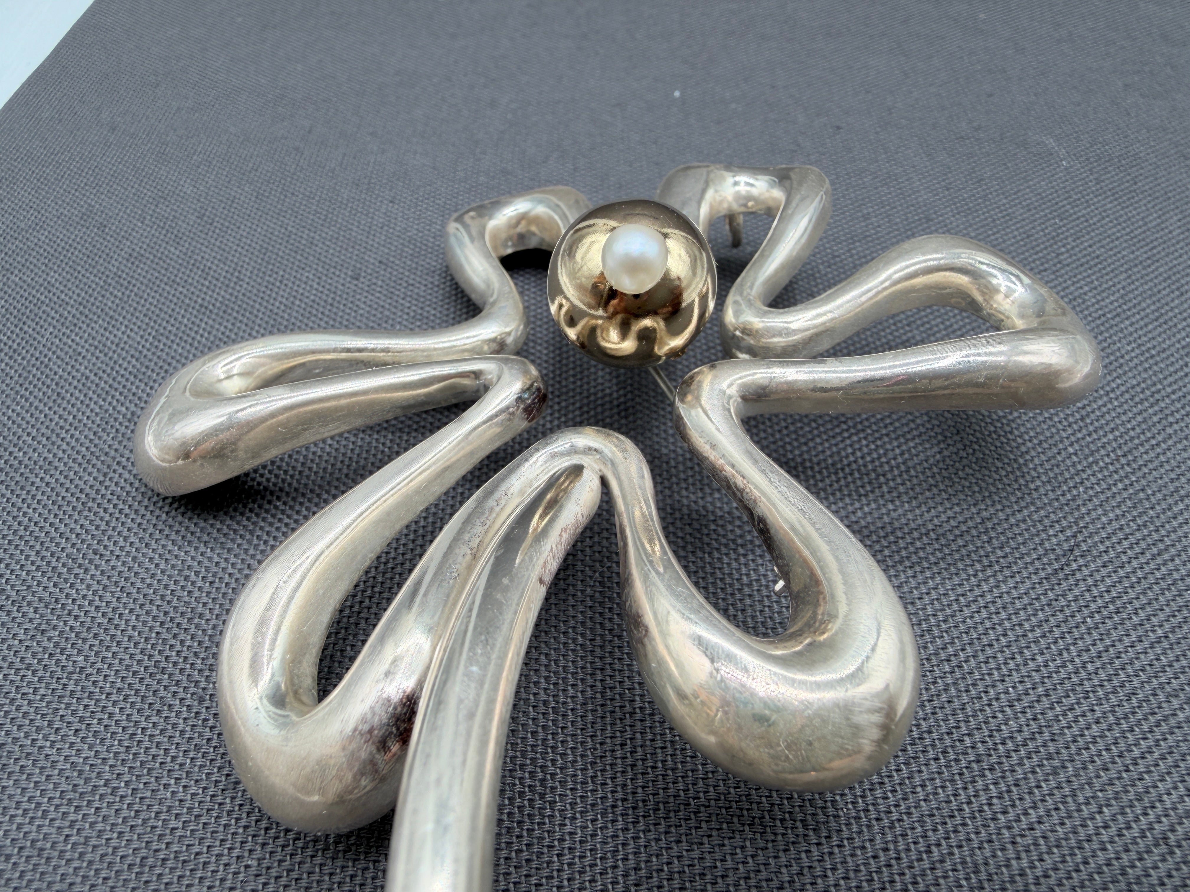 1980s Takashi Wada Sterling Silver Sculptural Flower Brooch with Genuine Pearls